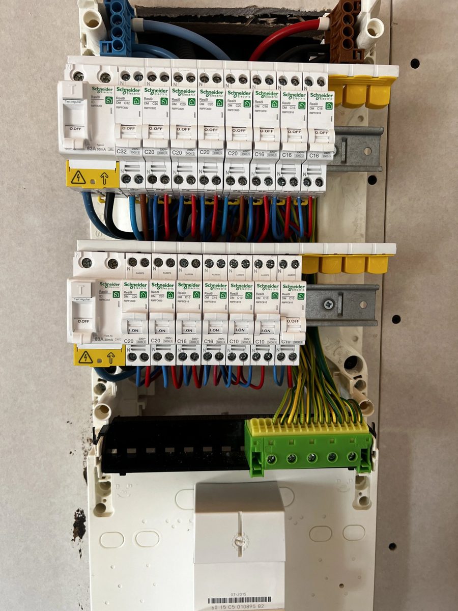 Tableau électrique Schneider — mise aux normes