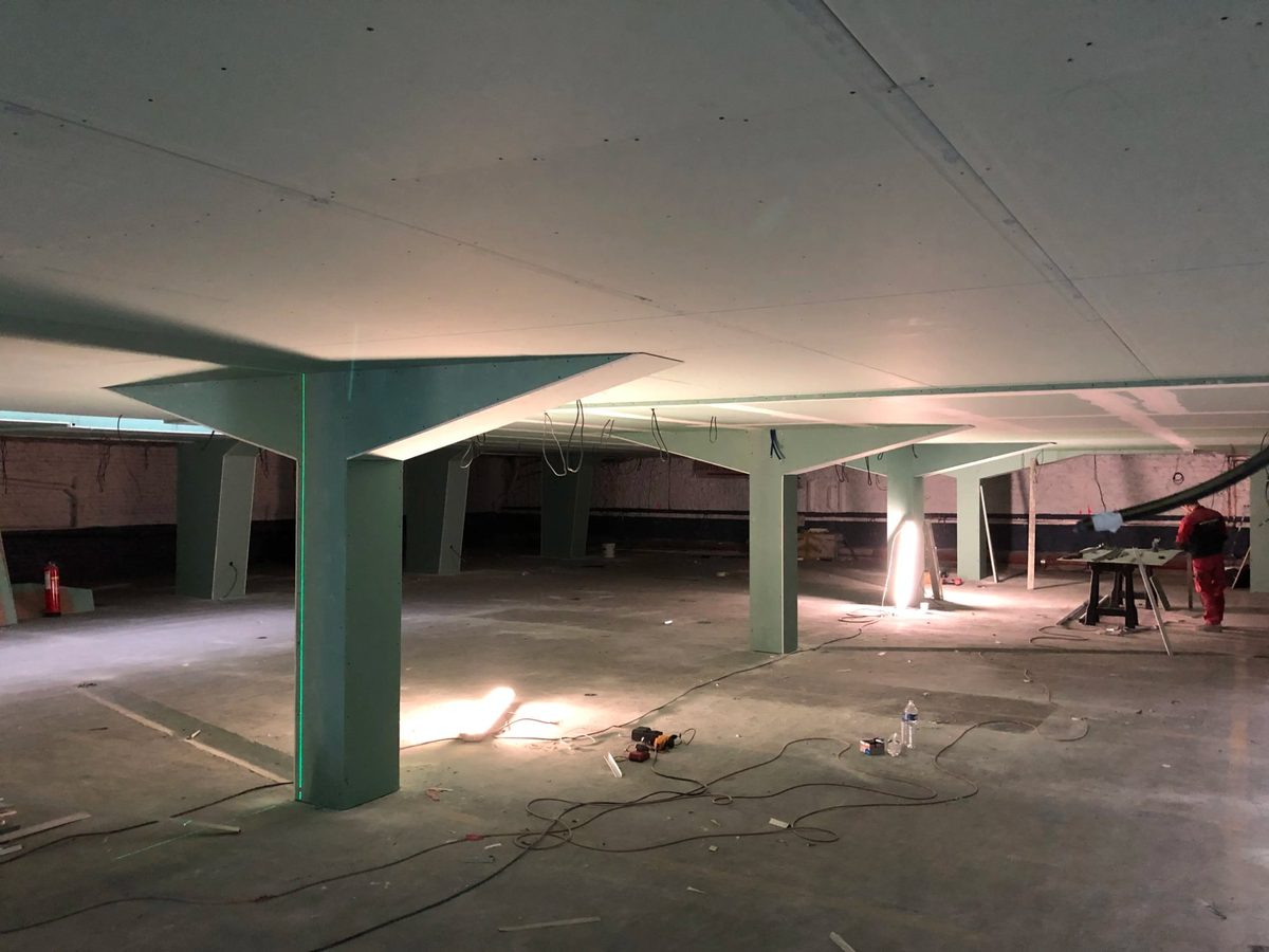 Espace brut en chantier — avant rénovation