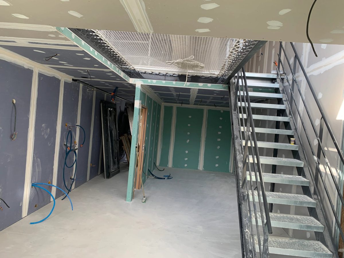 Structure duplex · Cloisons · Escalier métallique